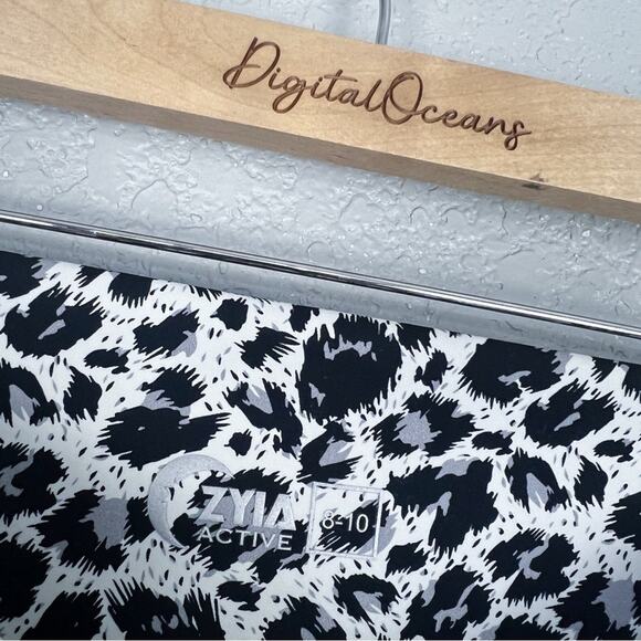 ZYIA Snow Leopard Pocket Brilliant Hi-Rise 7/8 Leggings 8-10 - Black White Gray - Picture 7 of 9